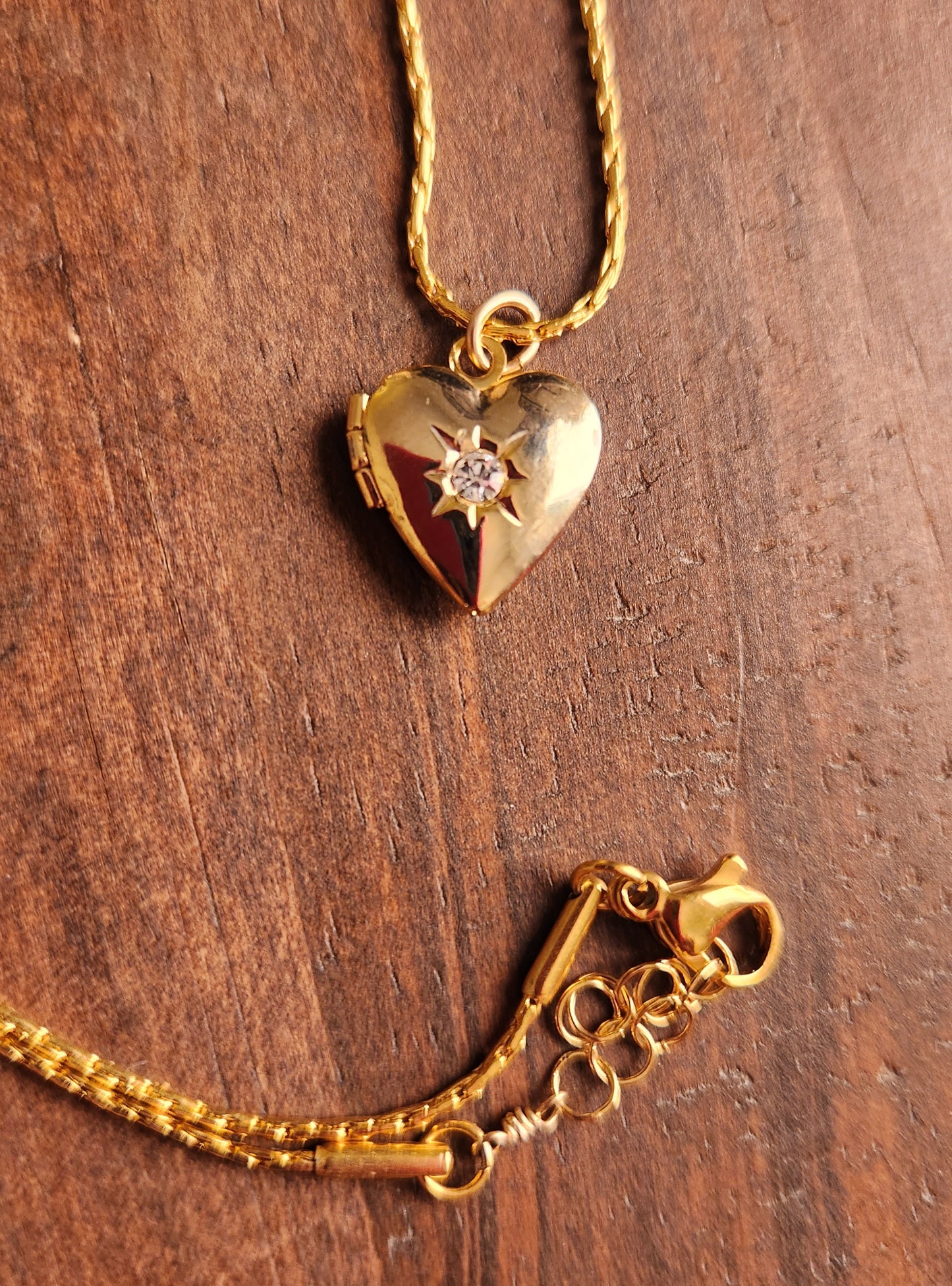 18" Sweetheart locket necklace