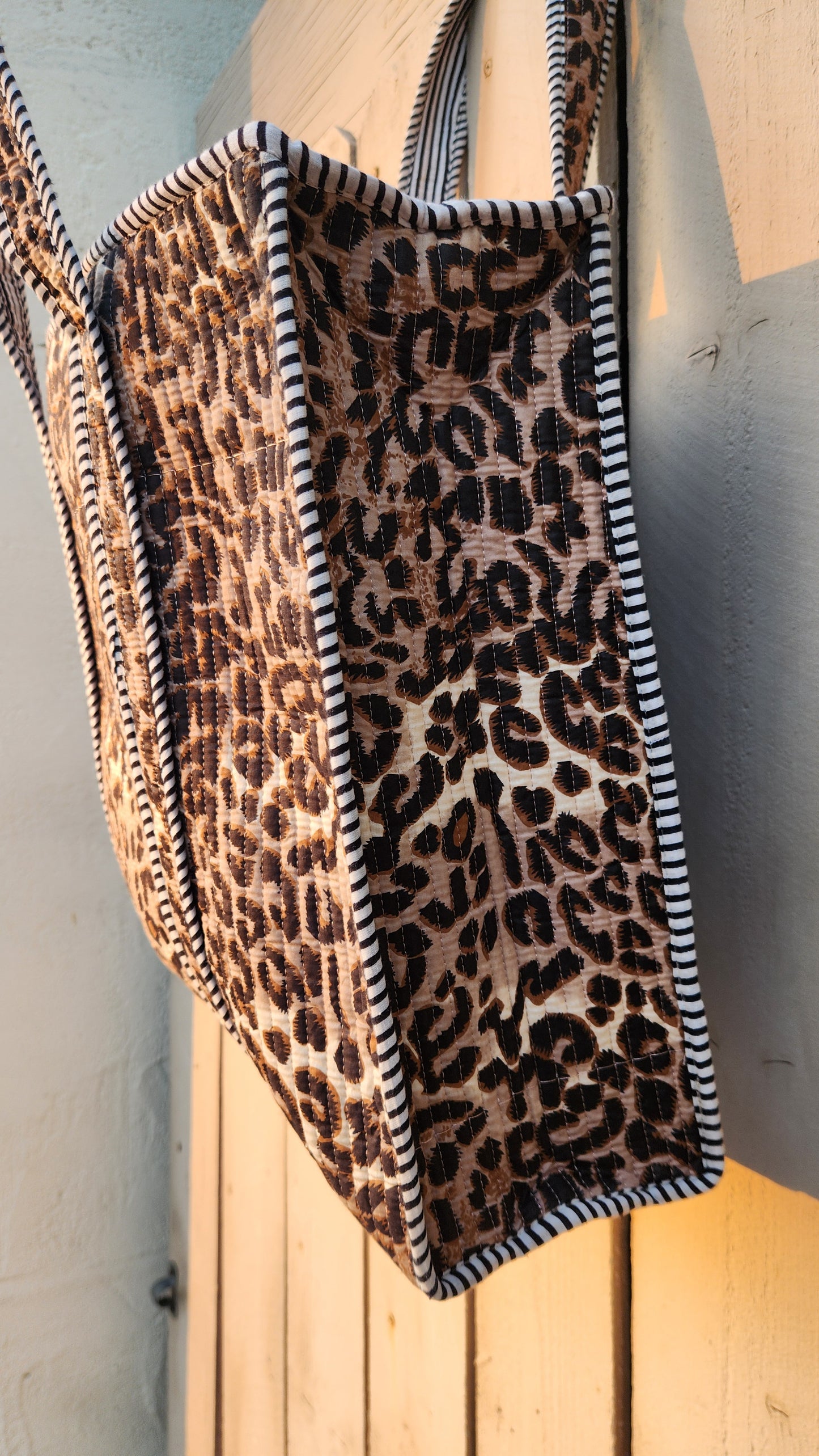 Structured Tote Bag with zipper and inside pocket - Leopard Lady