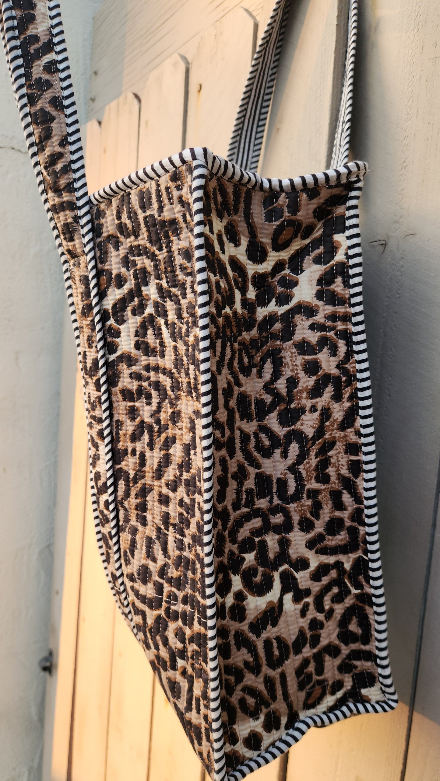 Structured Tote Bag with zipper and inside pocket - Leopard Lady