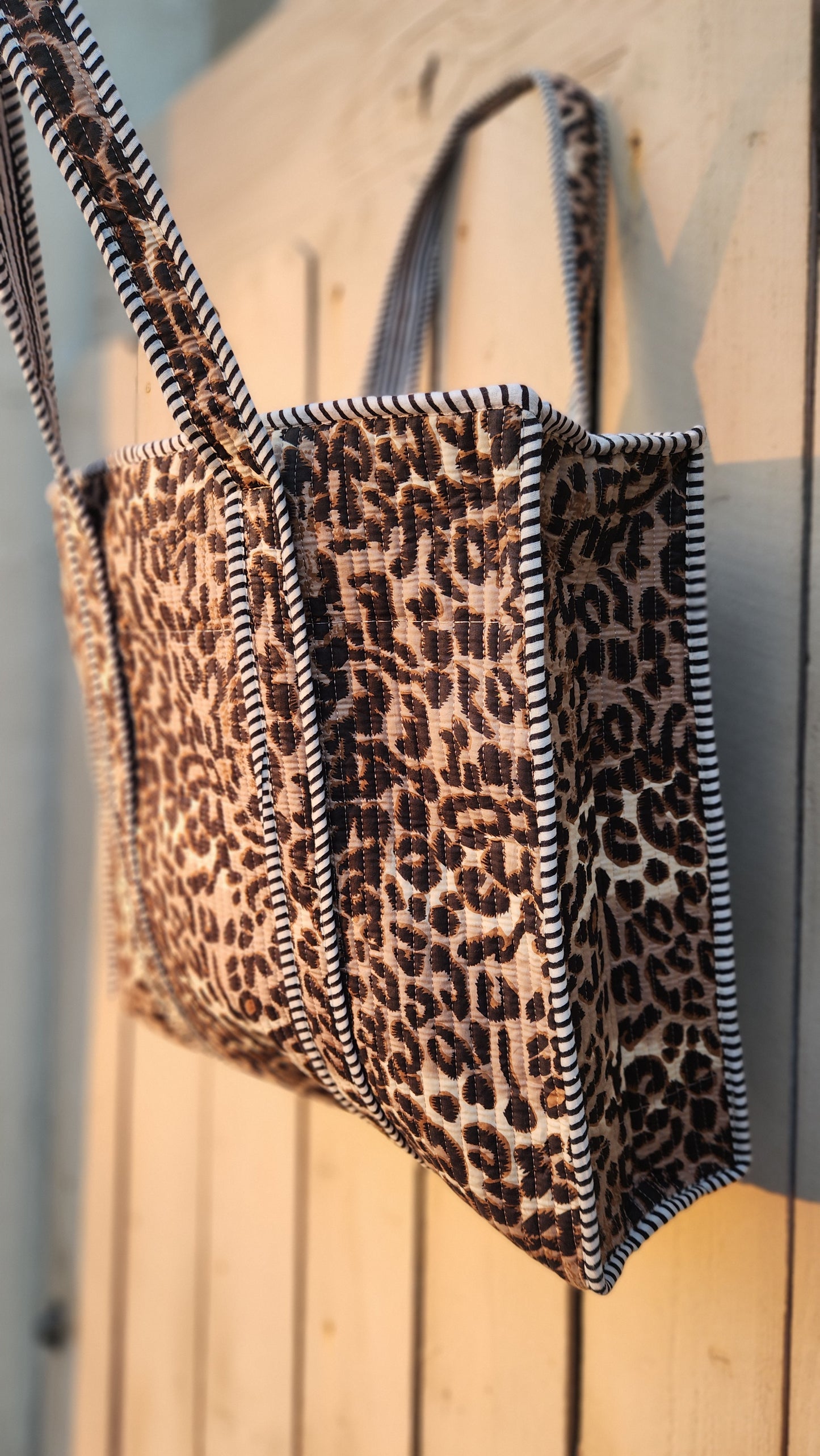 Structured Tote Bag with zipper and inside pocket - Leopard Lady