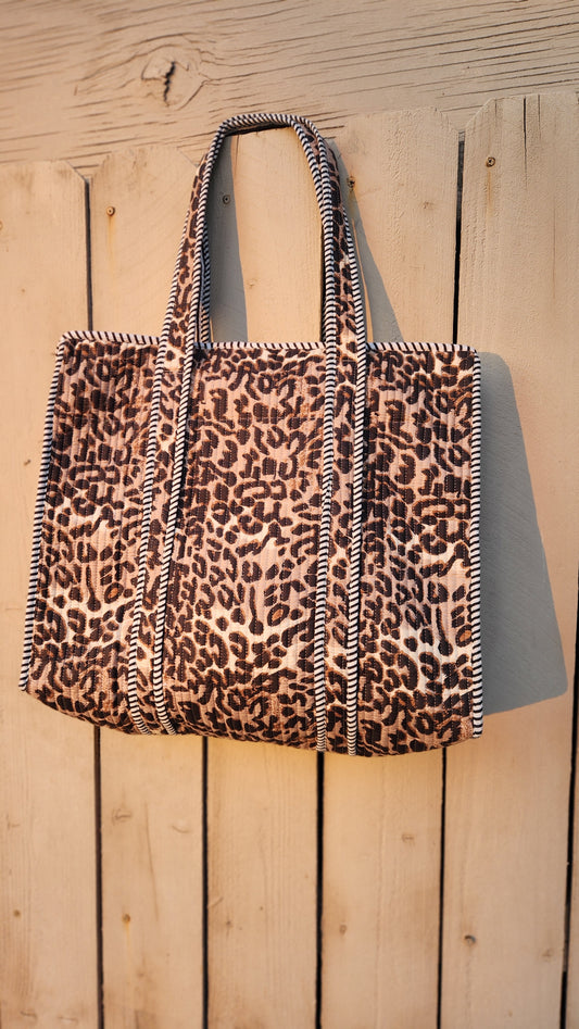 Structured Tote Bag with zipper and inside pocket - Leopard Lady