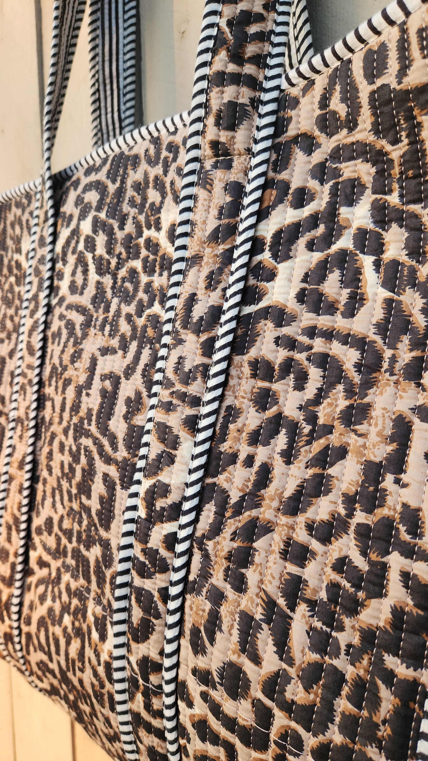 Structured Tote Bag with zipper and inside pocket - Leopard Lady