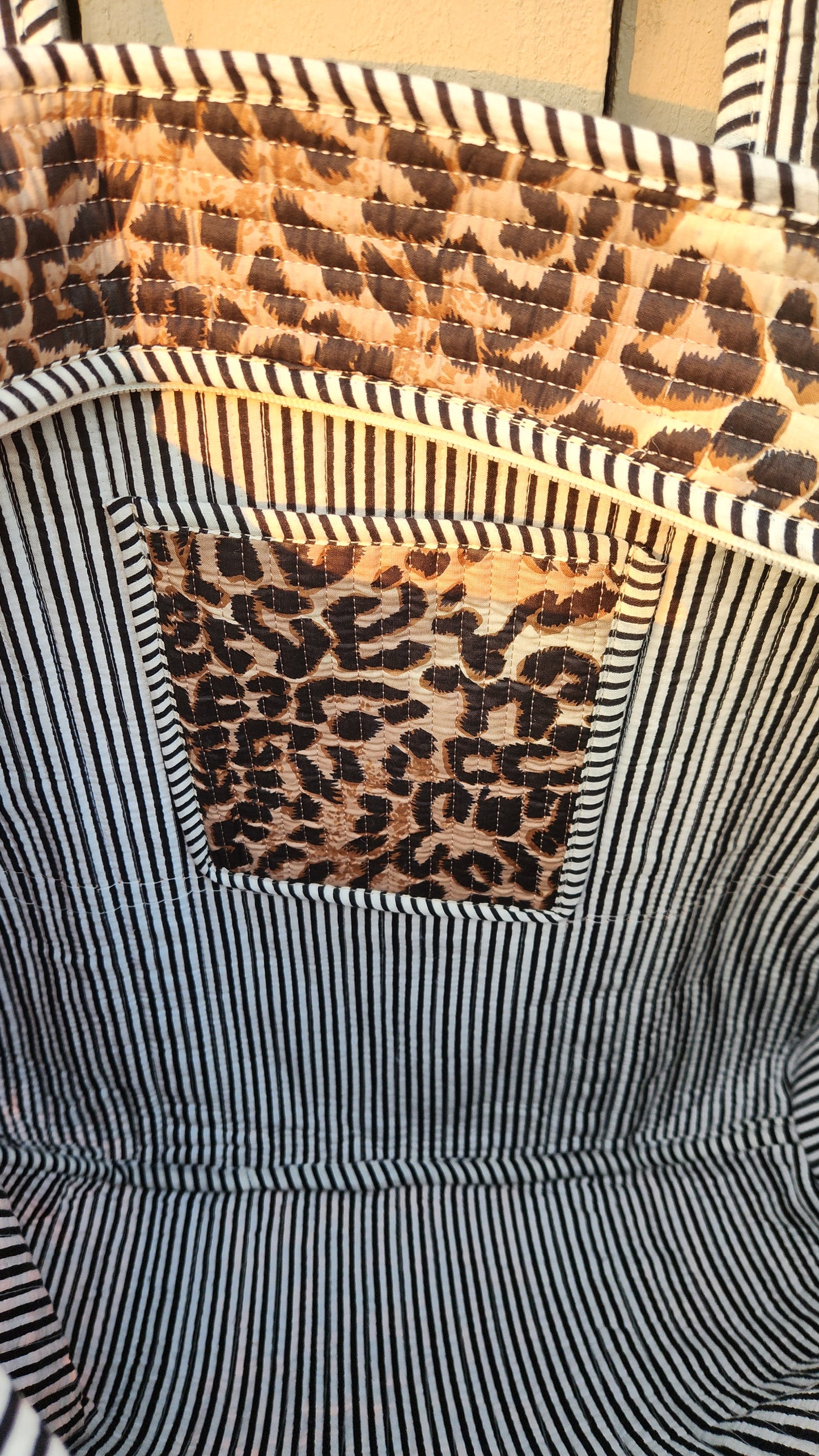 Structured Tote Bag with zipper and inside pocket - Leopard Lady